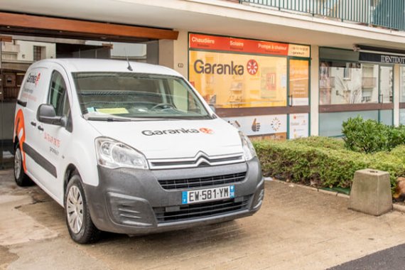 Agence Garanka Bourgoin Jallieu avec véhicule