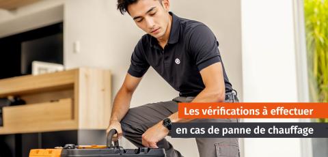 technicien vérifiant l