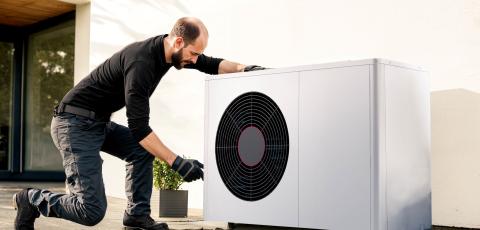 technicien qui réalise l