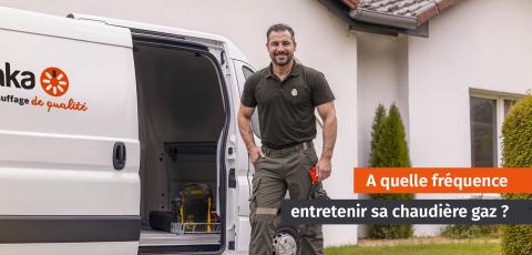 technicien prenant ses outils pour l