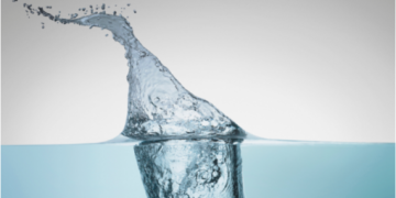 eau bleue claire