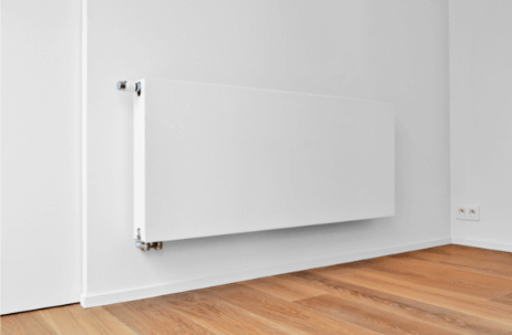 Radiateur blanc installé sur un mur