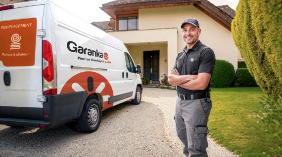 technicien devant sa camionnette garanka