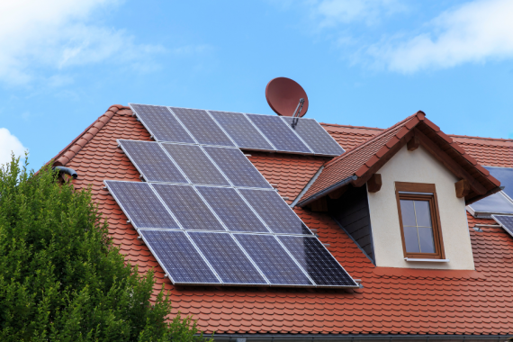 Panneaux photovoltaïque sur un toit