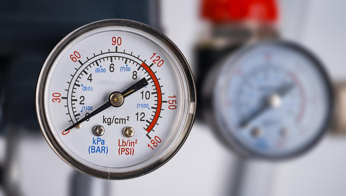 le manomètre indique la pression de la chaudière gaz